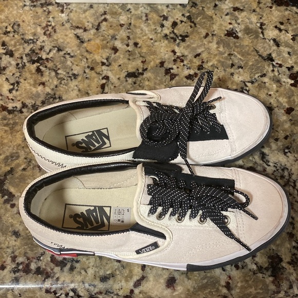 RARE- White suede with black, deconstructed slip on Vans - Picture 2 of 8